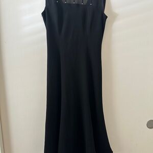 Jones Wear Black Scoop Neck Sheath Maxi
